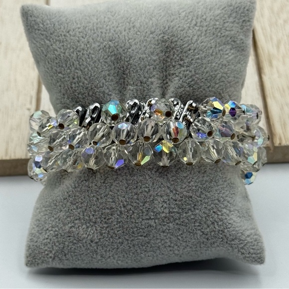Jewelry - Elegant Silver tone  glass Crystal cha cha Bracelet